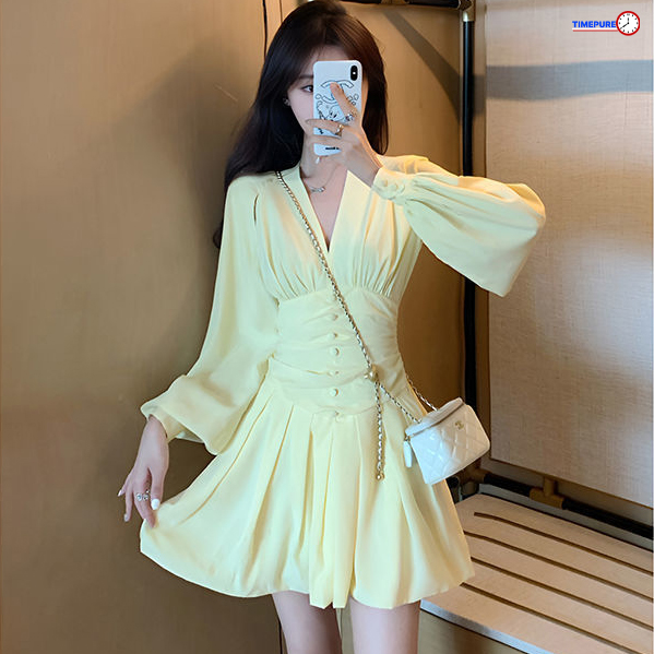 프렌치 스타일 플라운스 원피스 여성용 브이넥 주름 디테일 소매 볼륨 셔링 간절기 긴팔 랩 원피스 25,880원