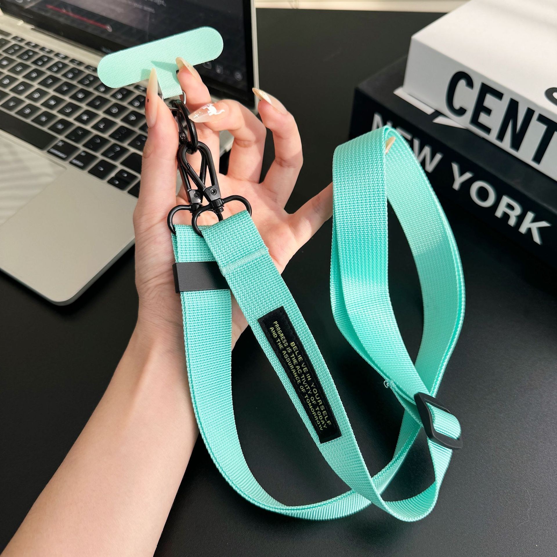 허니코코 데일리 와이드 핸드폰 크로스 스트랩(전 기종 호환 가능) 5,990원