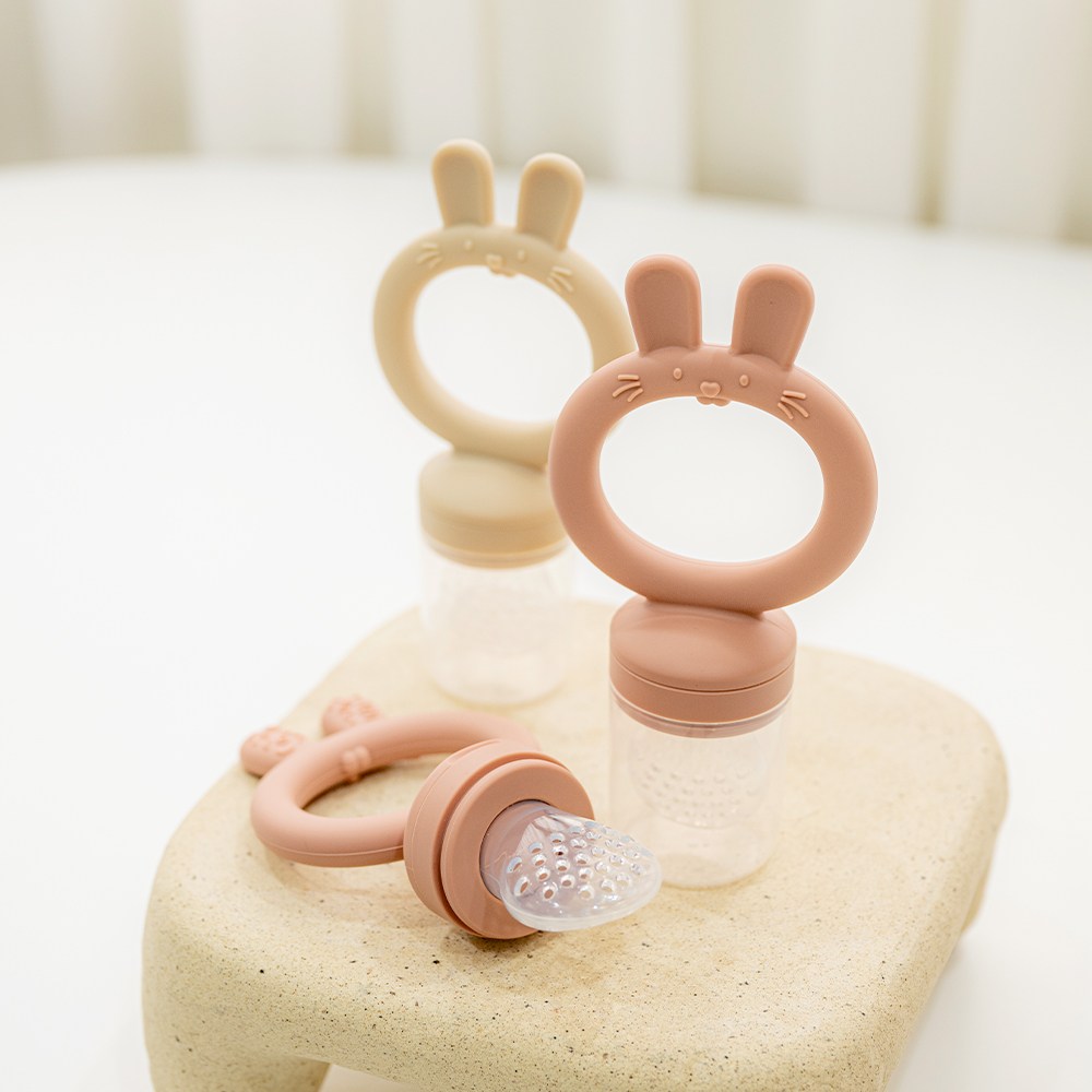 모모빈 실리콘 토끼 손잡이 과즙망 치발기 유아 과일망 실리콘망, 1개, 테라코타 로즈 9,900원