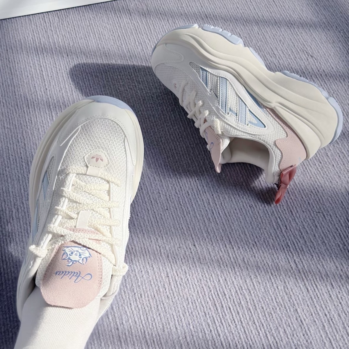 아디다스 x 디즈니 우먼즈 아리스토캣 오즈가이아 키높이 운동화 블라썸 JR4240 158,400원