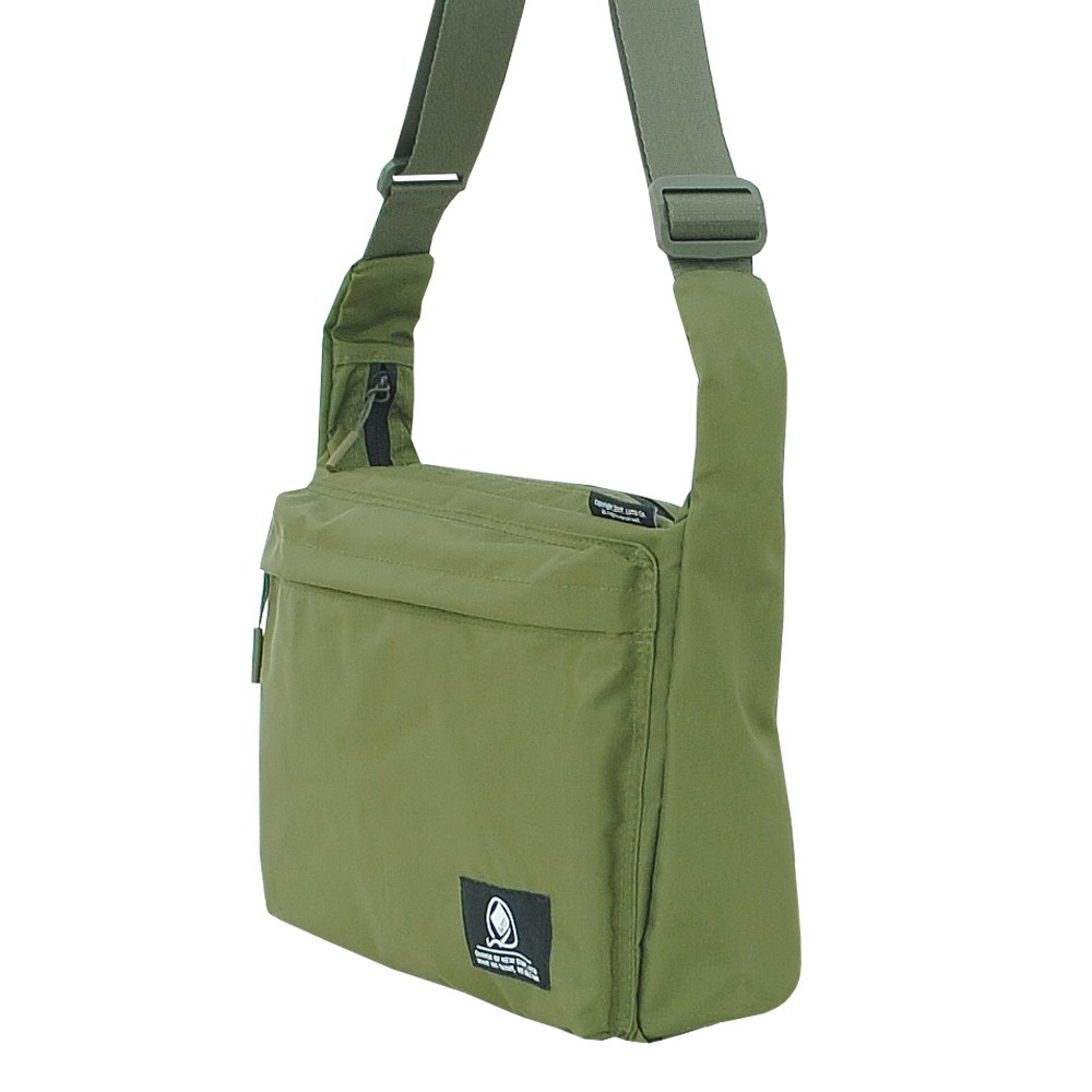 엘고포츠 크로스백 남자 여성 가벼운 미니 슬링백 해외 여행 가방 학생 메신저백 옆으로매는가방 34,900원