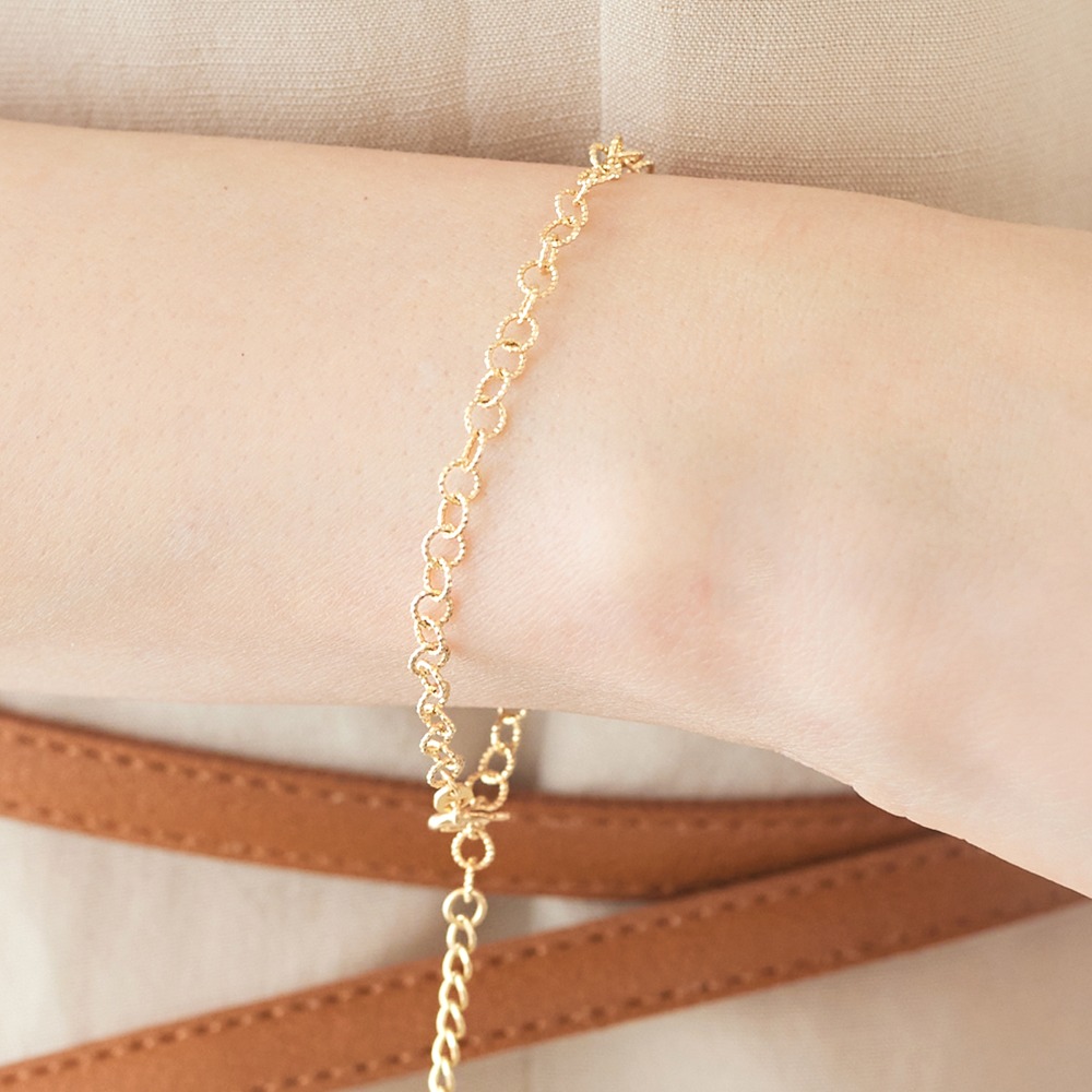 펠리체골드 18K 와이어 컷팅 팔찌 (+쇼핑백증정) 선물 데일리 기념일 볼드 금 체인 골드 우정팔찌 고급 1,293,800원