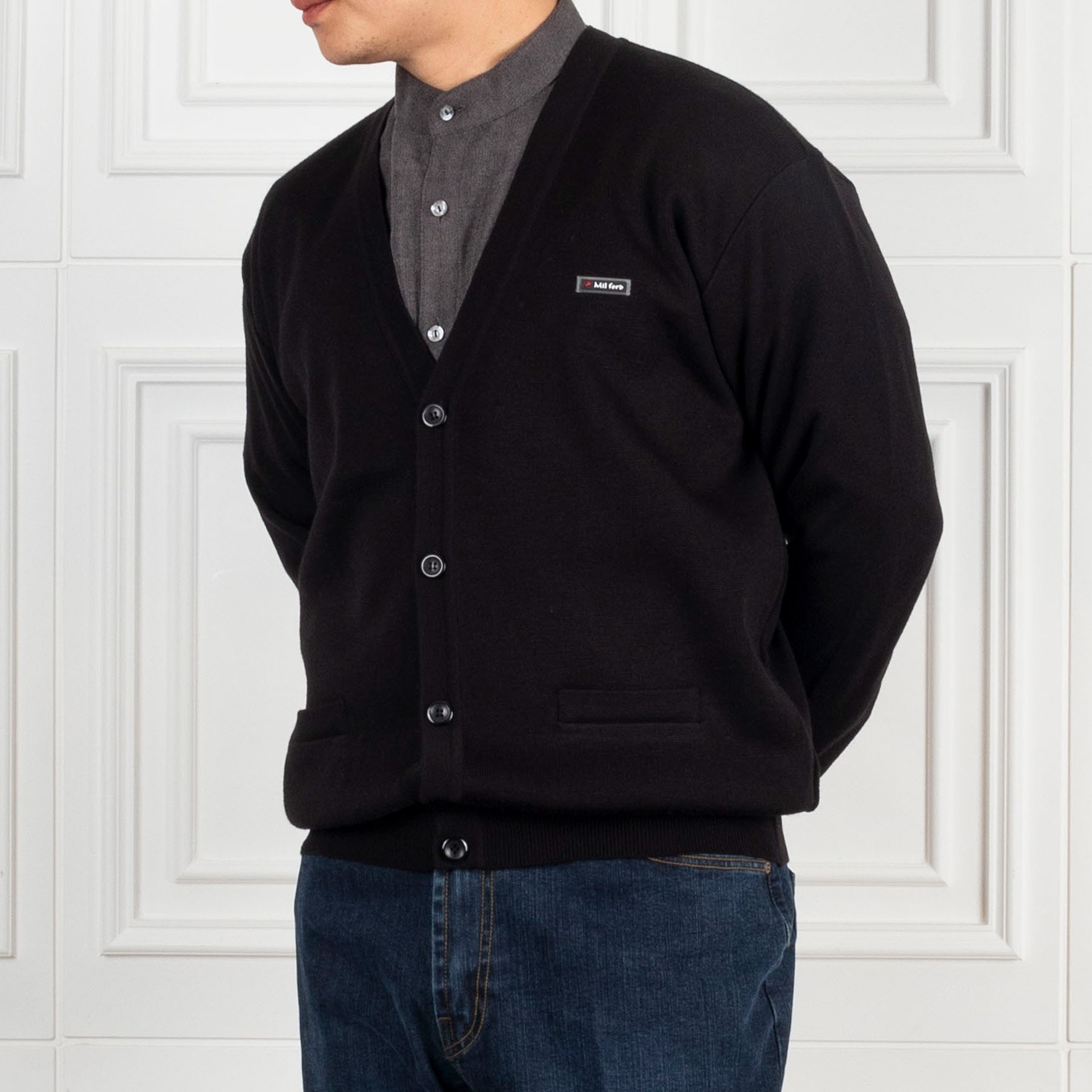 중년 남자 고급 울 솔리드 정장 주머니 브이넥 가디건 69,800원