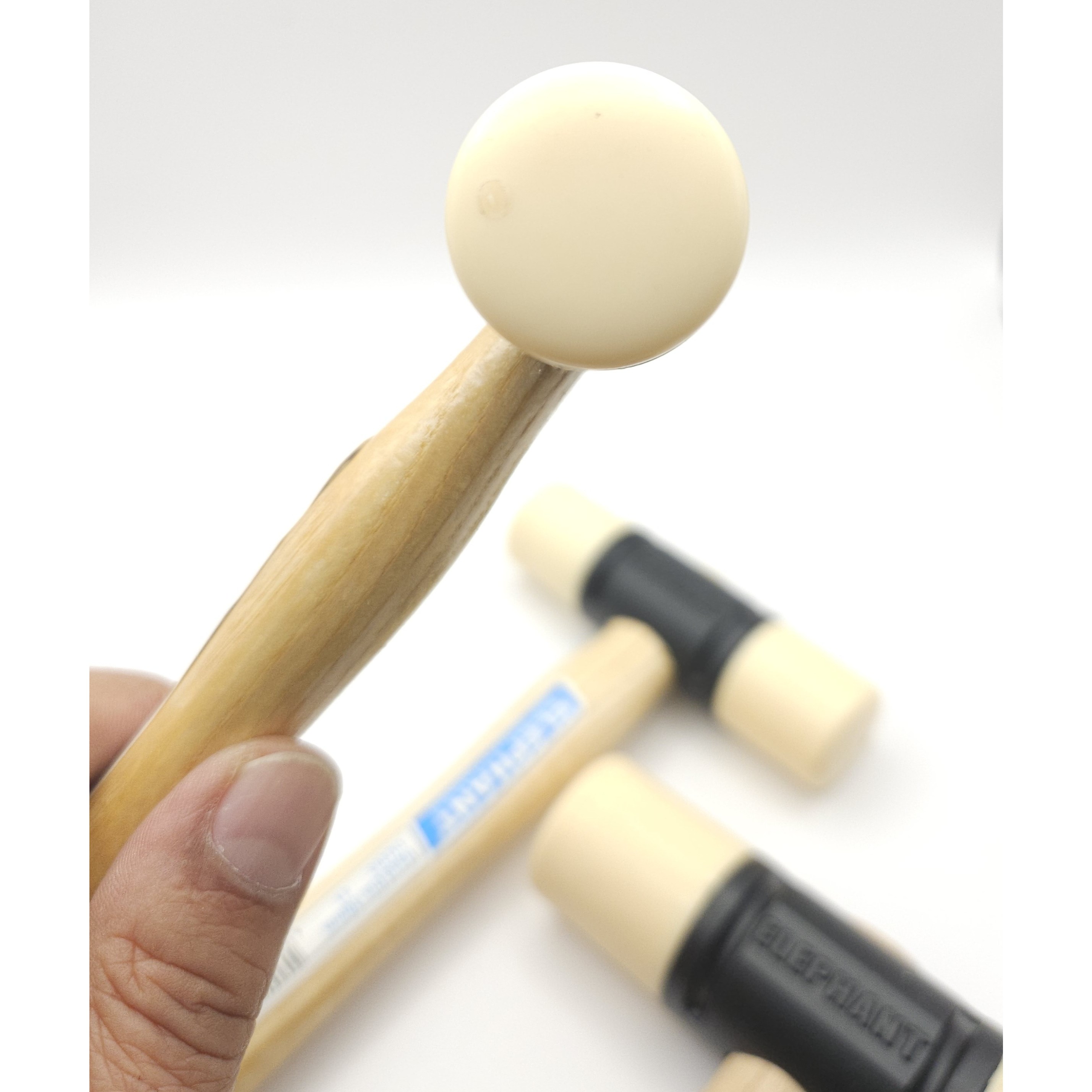 국산 엘리펀트 쇠우레탄 다용도망치 타일 미장 목공망치 17,600원