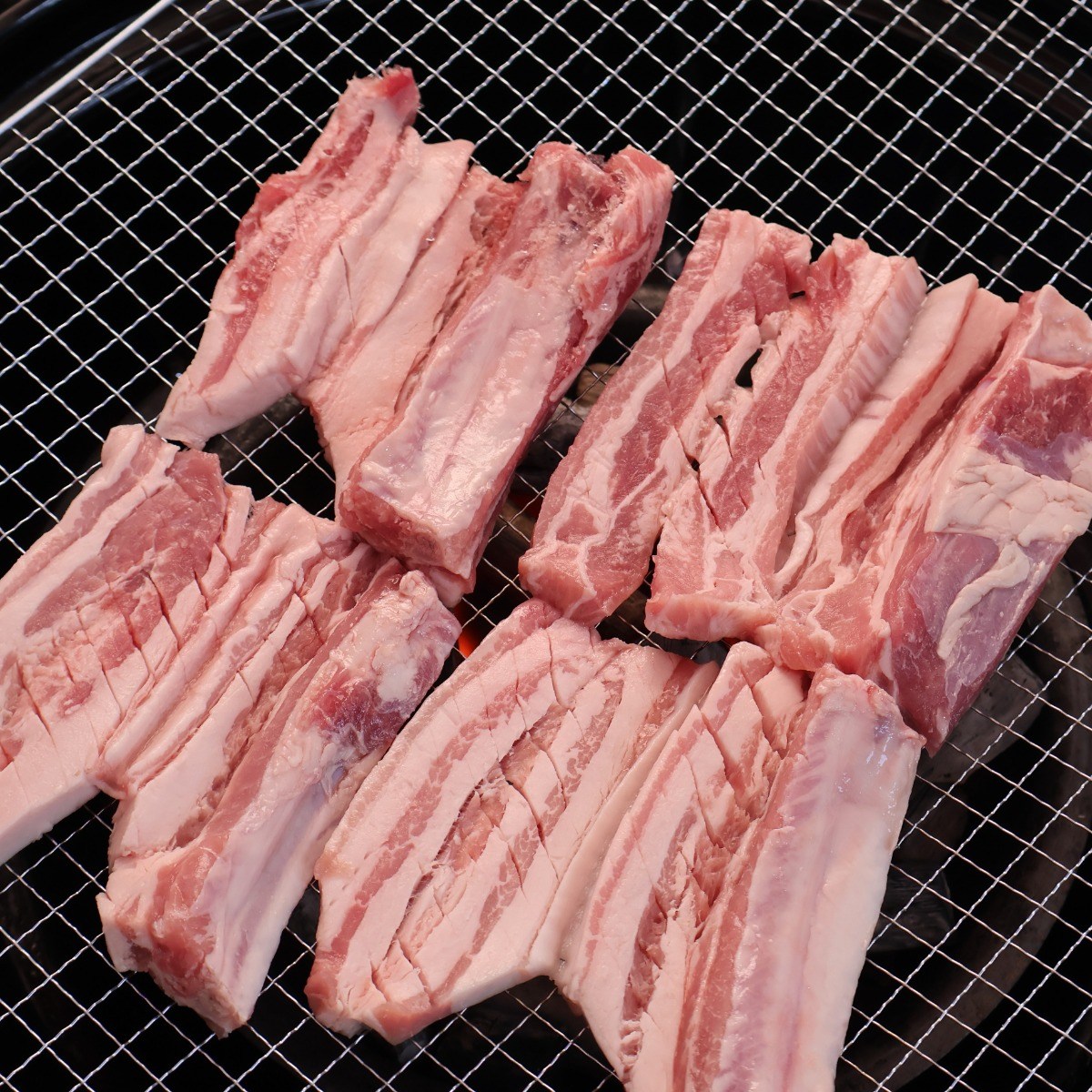 박포갈비 3대 600g 1개 돼지포갈비 벨기에산 수입뼈삼겹살 포갈비 생고기구이용 돼지갈비 [쌈뽕미트]의 뼈삼겹으로 한땀 한땀 포를 뜬 돼지갈비 생고기, 2개, 600g 35,390원