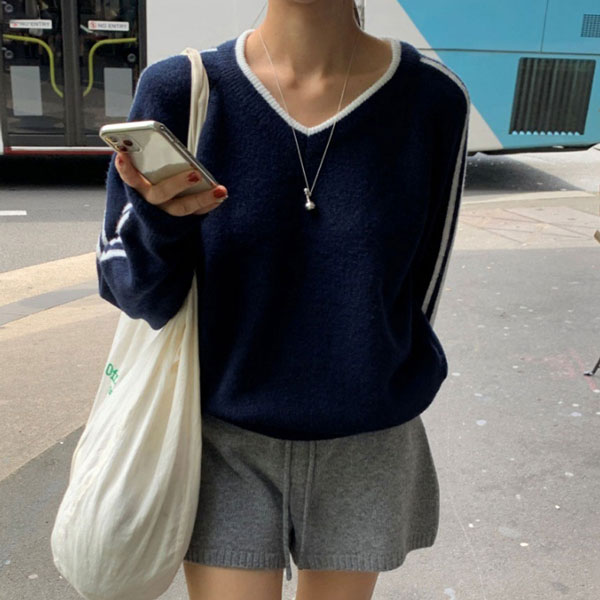 에스라이프 목선이 이쁜 브이넥니트 여성 루즈핏 티셔츠2color 35,900원