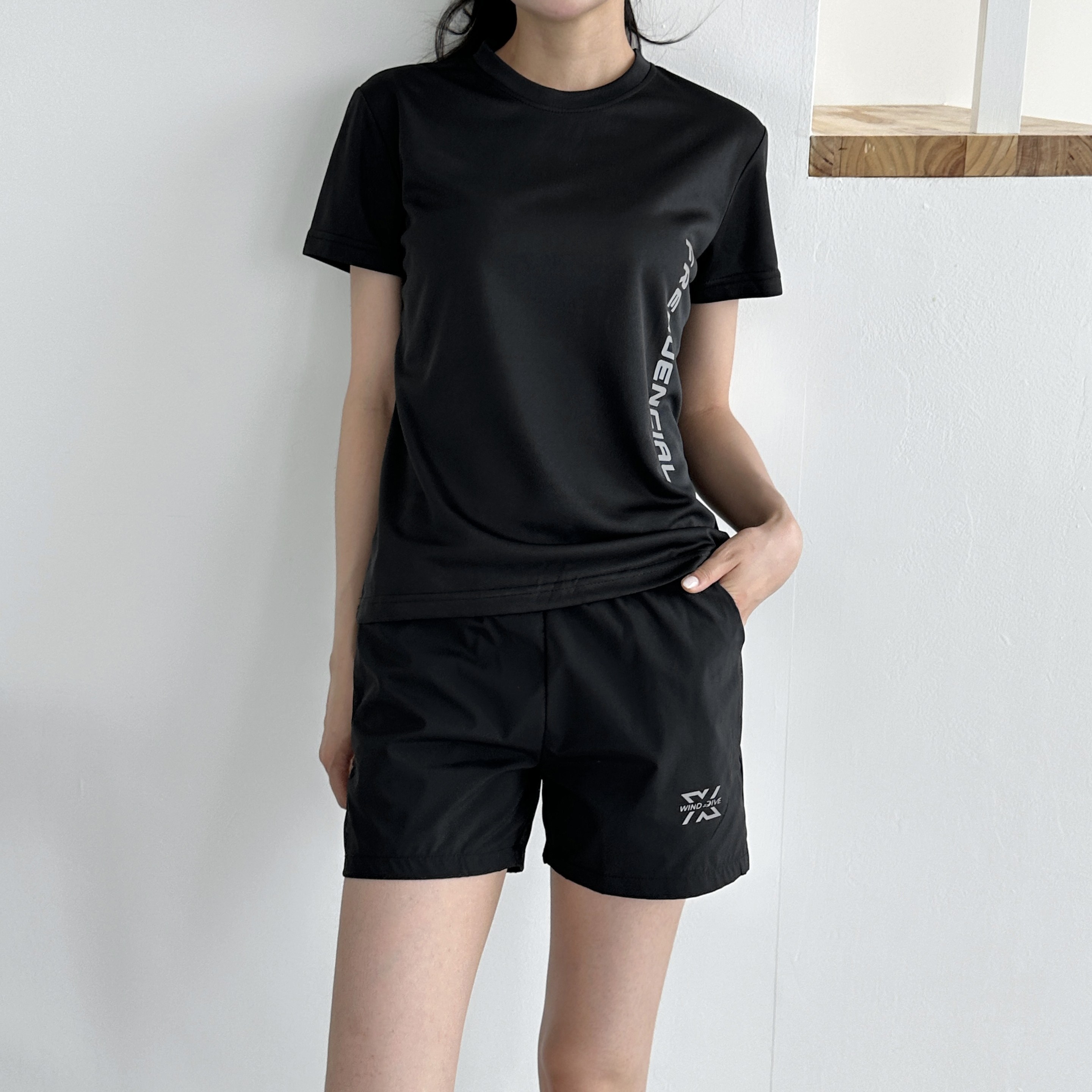 에이프릴랩스 윈드다이브 여성 반팔 반바지 트레이닝복 세트 WD3 14,900원