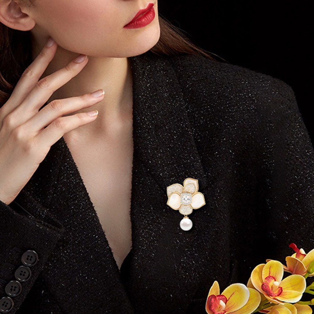 여성 브로치, 동백 진주 브로치, 탁월한 질감, 선물용 브로치, 발렌타인데이 선물, 여자친구 선물, 엄마 선물 13,900원