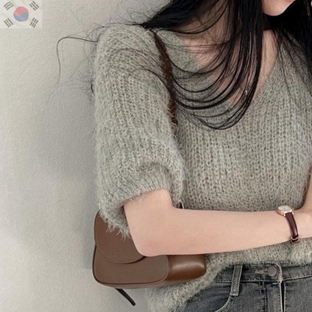 노나네 가을 겨울 필수템 부드러운 반팔 니트 보들보들 브이넥 간절기 반팔티 26,500원