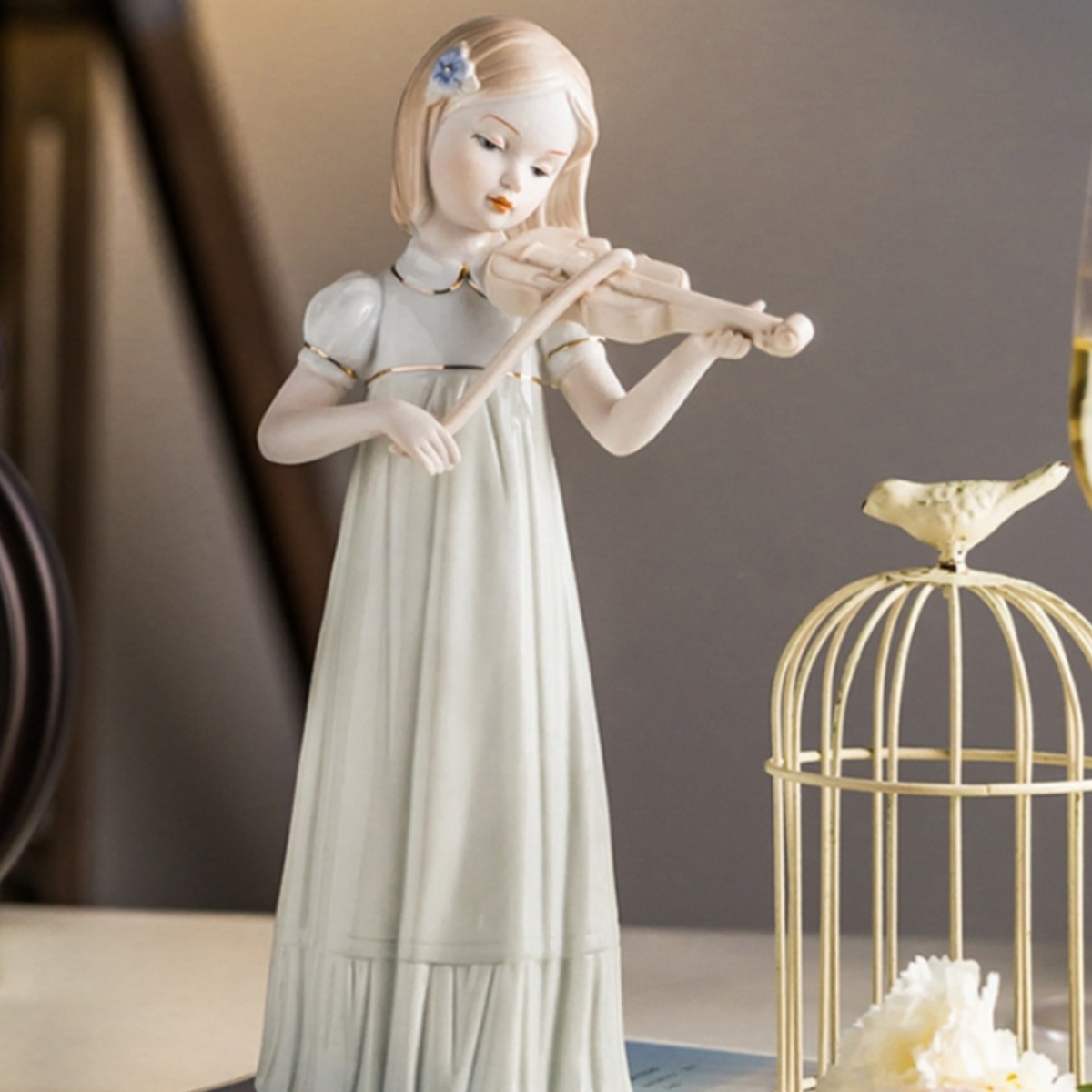 29cm 바이올린 연주하는 소녀 도자기 장식인형 서재 카페 인테리어 소품 55,500원