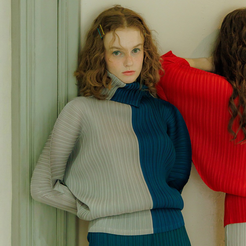 피네플리츠 배색 터틀 탑 49,840원