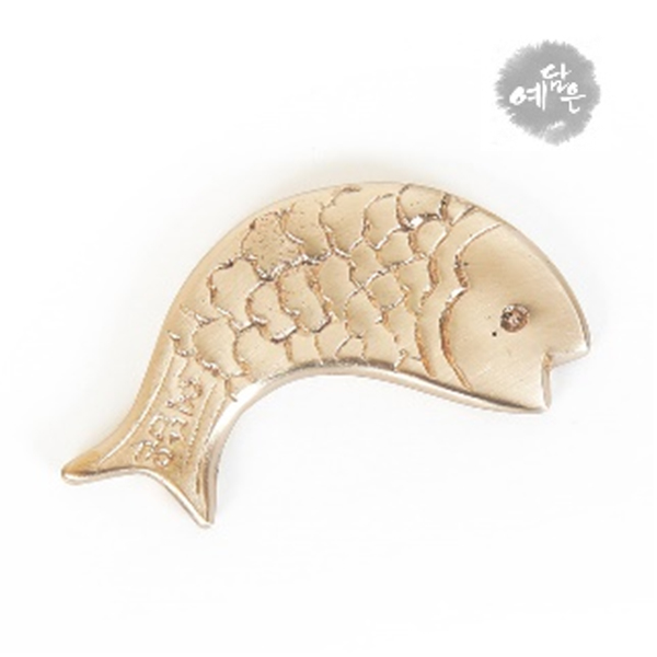 방짜 유기 괄사 마사지기 닥터피쉬 괄사 건강 셀프마사지 기구 도구 피부미용 유기괄사 얼굴 종아리 손지압 발지압 전신 지압기 괄사요법 50,000원