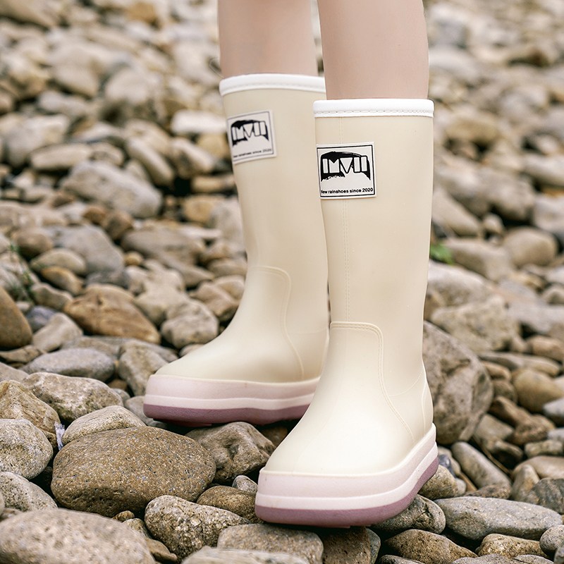 TIMEPURE 커플용 중통 두꺼운 밑창 레인부츠 아웃도어 캠핑 낚시 완벽 대응 방수 미끄럼방지 작업용 고무신 내구성 신제품 28,900원