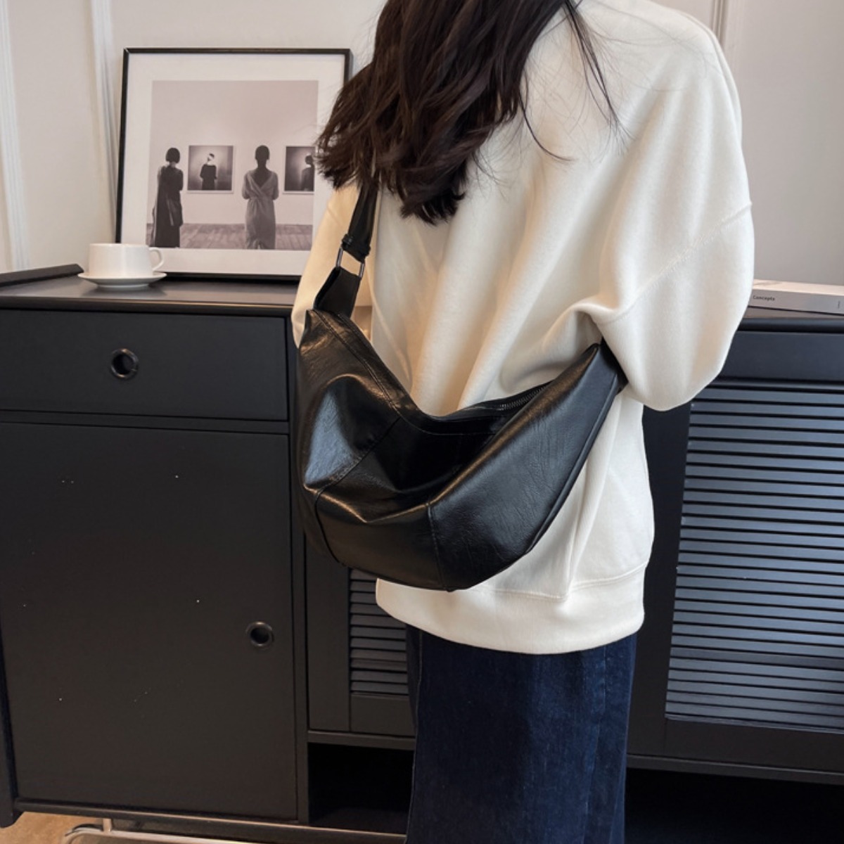 로버 크로스백 가벼운 크로와상 가죽 반달 남자 슬링백 유럽여행 (4 Color) 17,890원