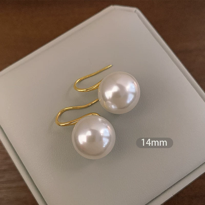 프렌치 스타일 후크형 귀걸이 , 화이트 은회색 빨간색 원형 진주 귀걸이핀 , 인스타그램 스타일 귀걸이 , 블로거 동일 모델 드롭귀걸이 , 분위기있고 매치쉬움 부드러운 얼굴선 연출 5,700원