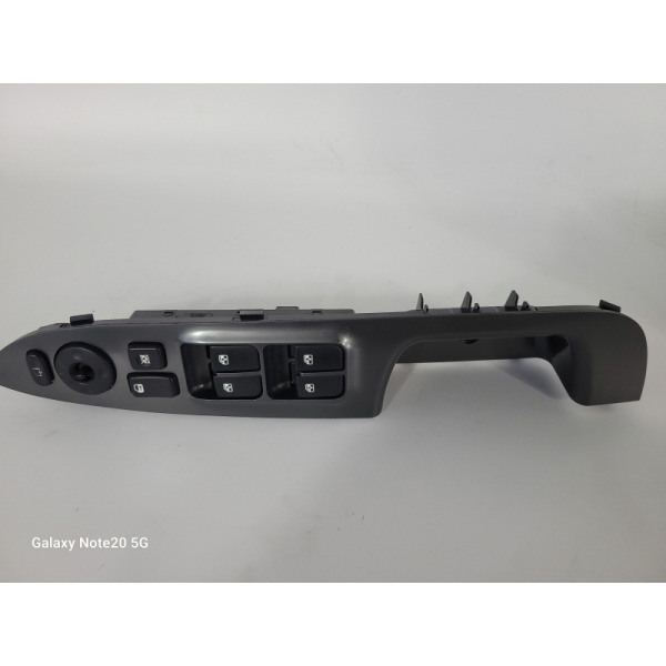 뉴카렌스 윈도우스위치 뉴카렌스 파워윈도우스위치 93570-1D303DAJ 935701D303 뉴카렌스 유리스위치 중고품 66,000원