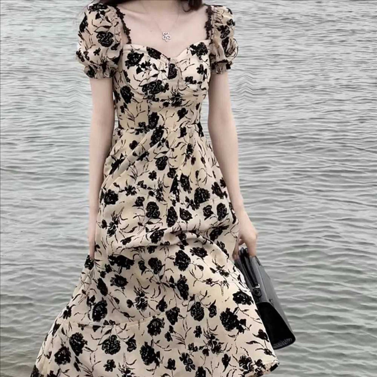 장미 플라워 반팔 롱원피스 여름 하객룩 바캉스 원사이즈 국내 23,900원