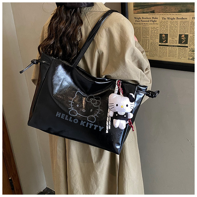다나에 여성 가방 헬로키티 스트링 부드러운 PU 숄더백 대용량 소프트 통근 토트백 +지아싱트레이드 머리끈 20,900원