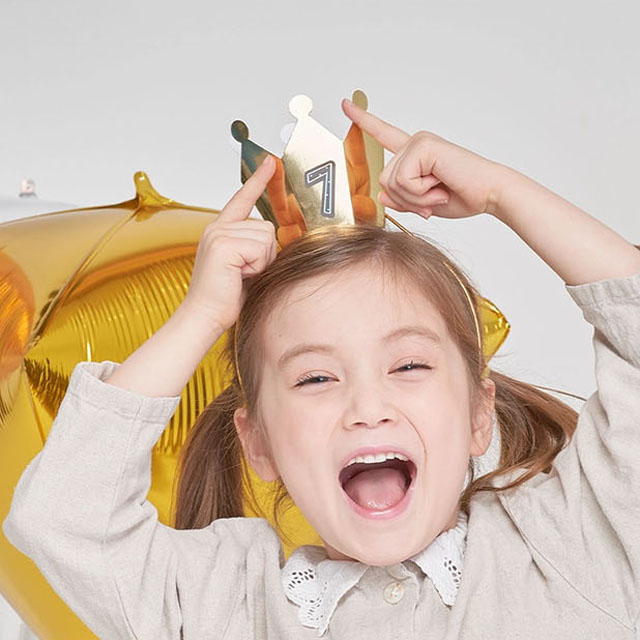 딜리고 유아동 골드 왕관고깔 파티 고깔모자 로얄 패밀리 생일고깔 생일파티모자 생일고깔모자 6,700원