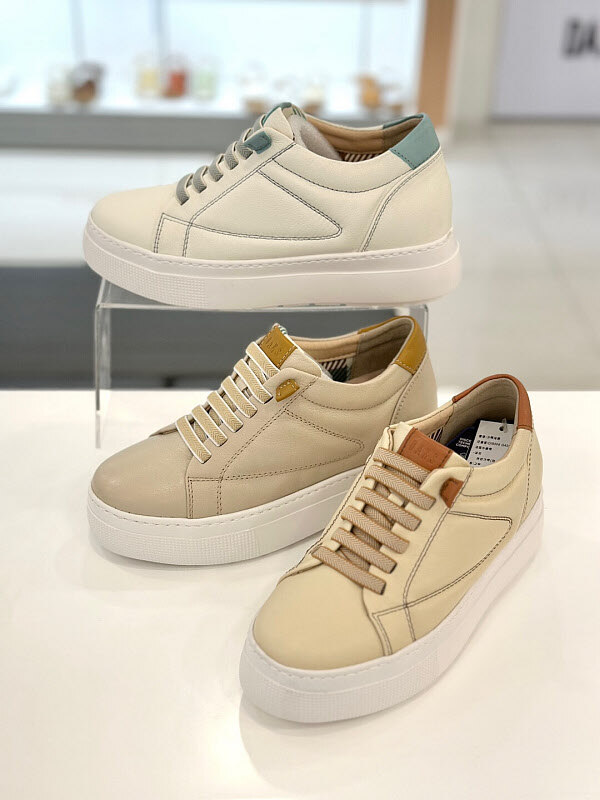 고급스럽고 세련된 여성 초경량 키높이 스니커즈 dis306 (P002601113) 선물 233,200원