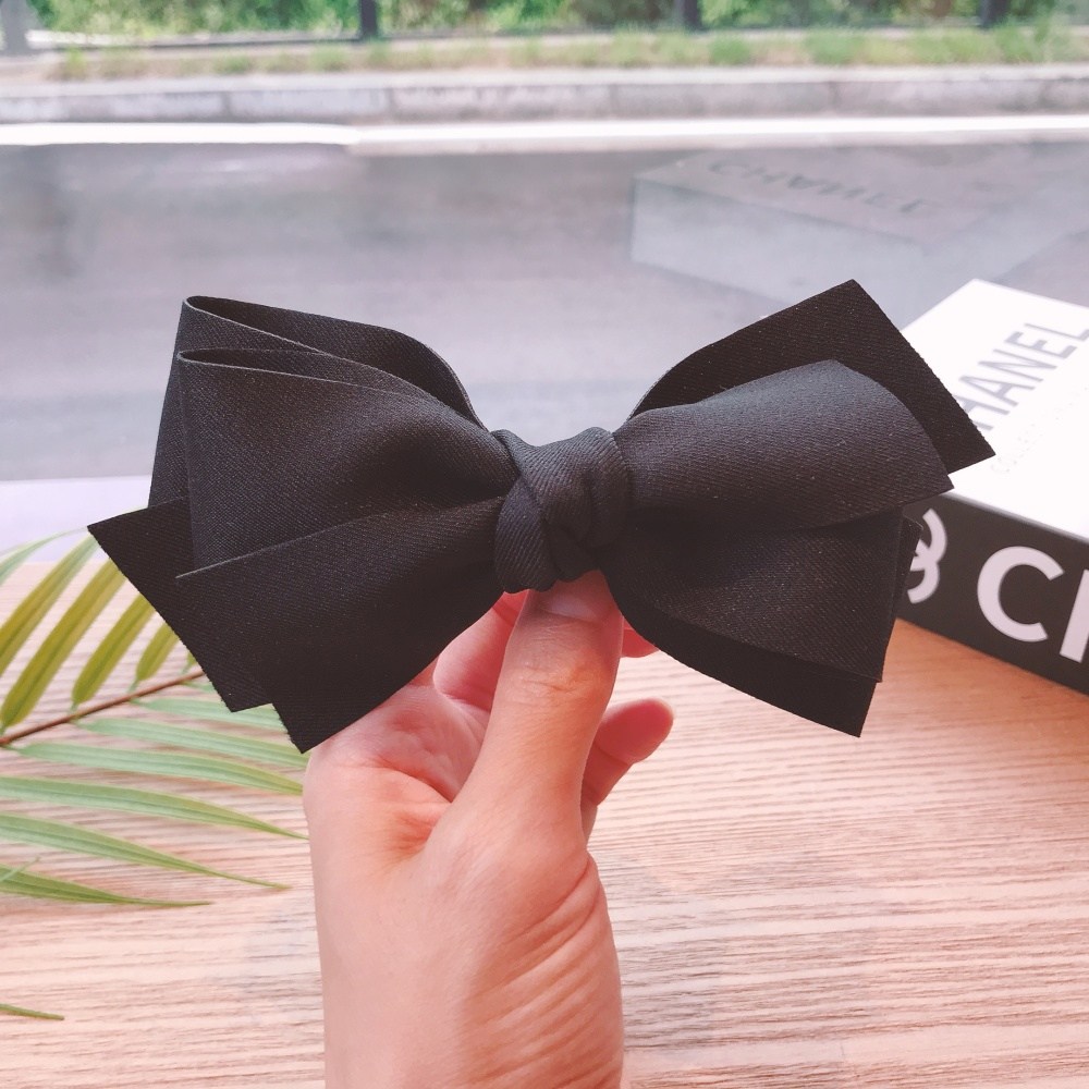 더피오니 방탄 블랙 동안 왕리본 머리핀 17,900원