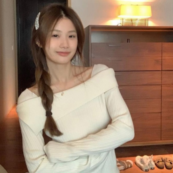 라라온 여성용 소프트 오프숄더 긴팔 골지 니트 티셔츠 25TSP3206 17,900원