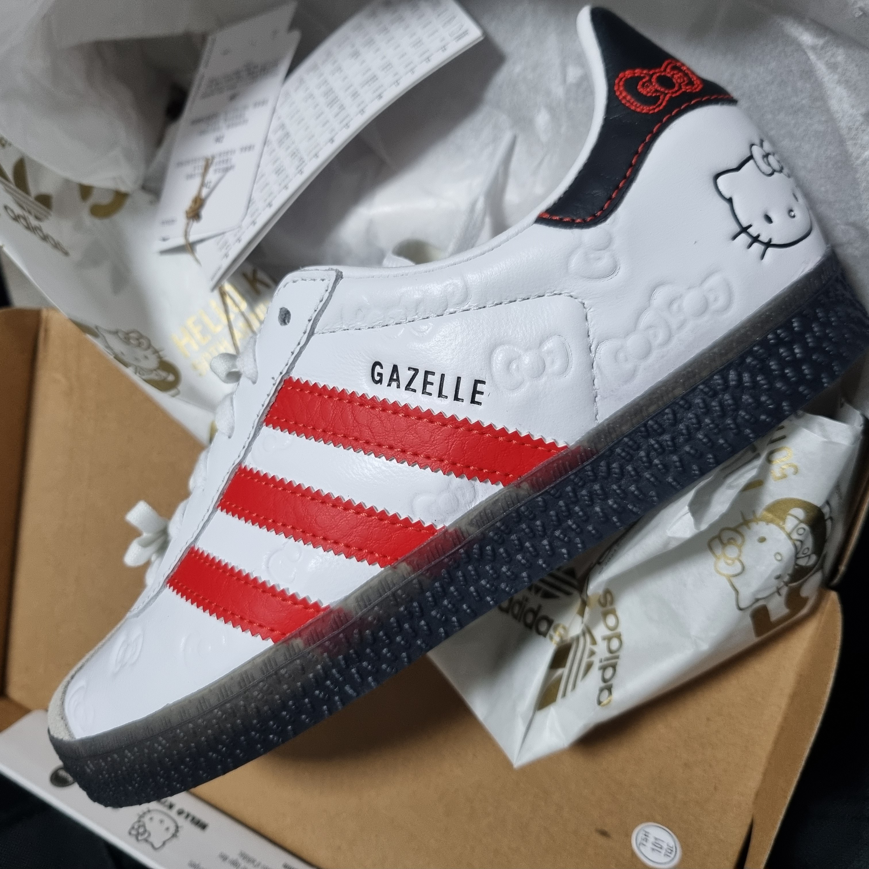 아디다스 헬로 키티 가젤 스니커즈 신발 빅 키즈 210 215 ih9959 189,100원