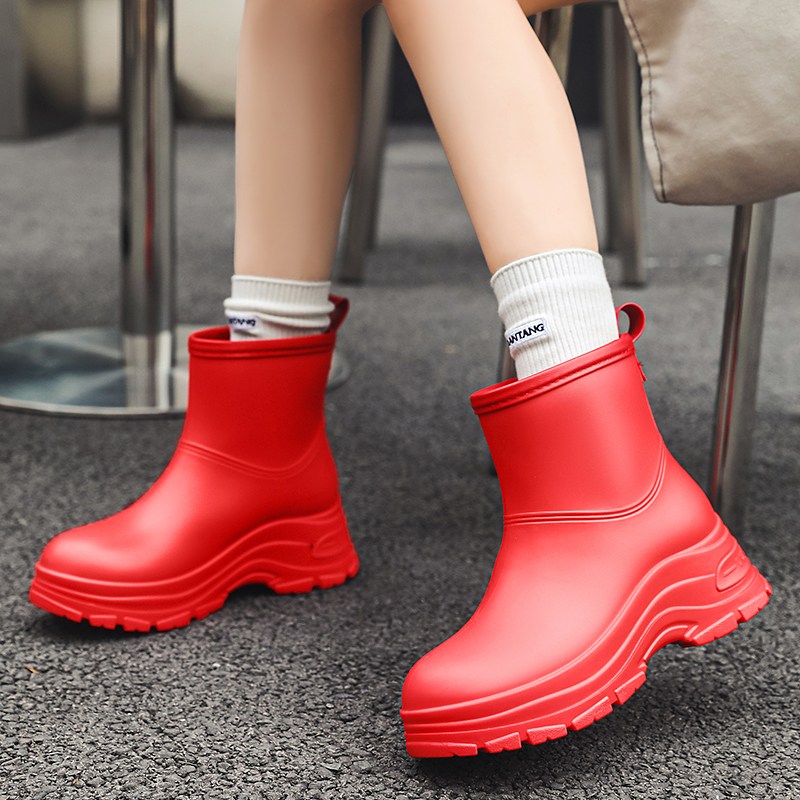 TIMEPURE 신상 여성 장화  일본 스타일 패션 아웃도어 스타일 두꺼운 밑창 숏 레인부츠 방수 미끄럼방지 10,900원