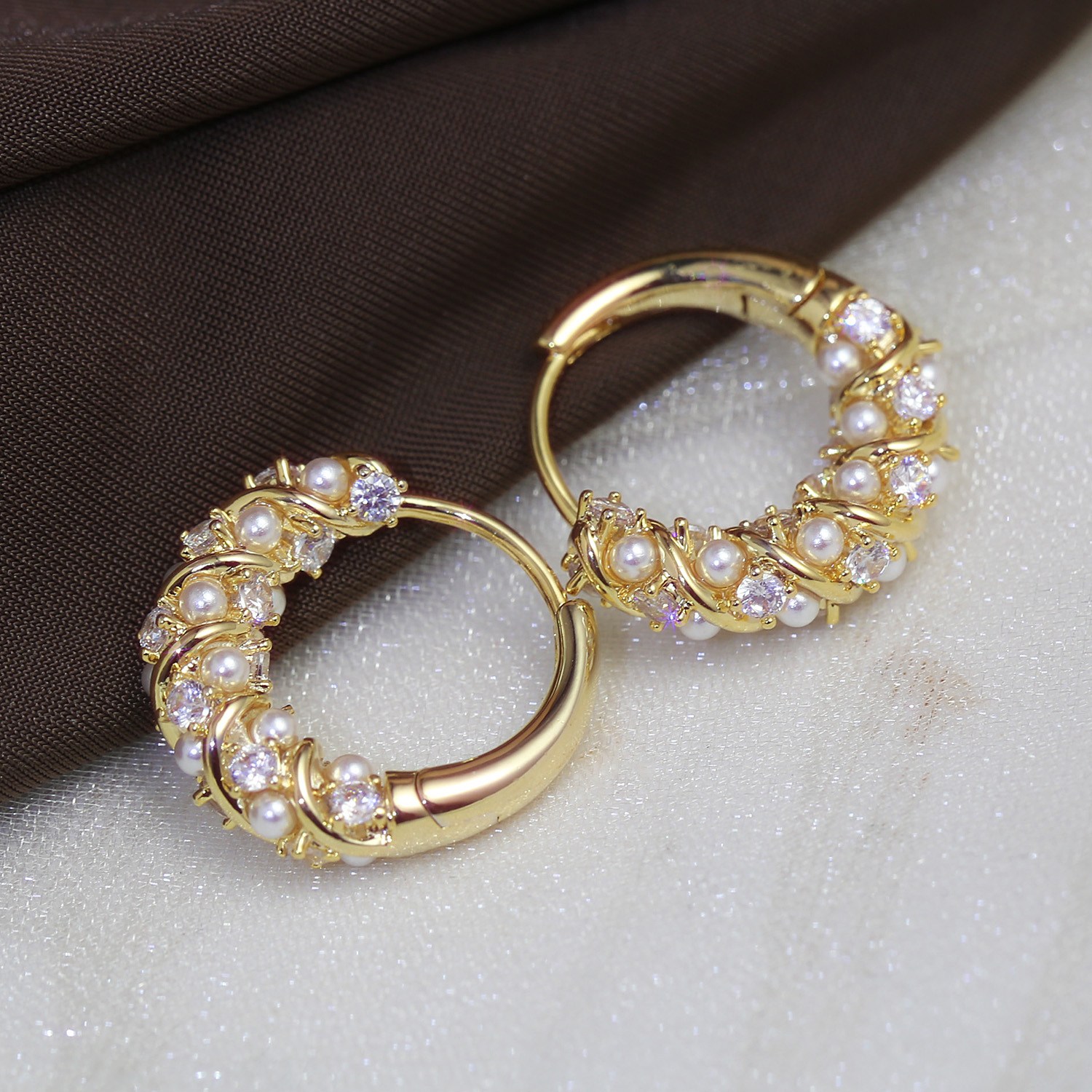 WICKM 정교한 디자인 링 귀걸이 원터치 여성 악세사리 귀걸이 19,800원