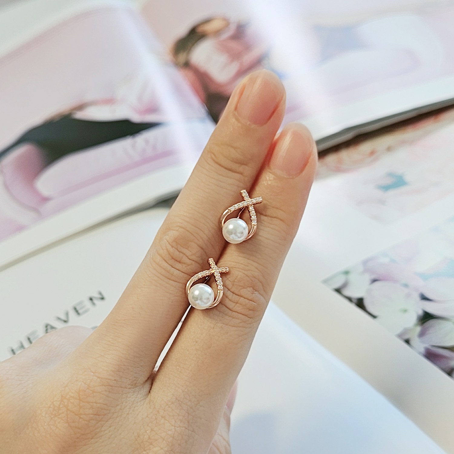 야나폴 웨이브 진주 크티스탈 귀걸이 ( 혼주.한복.웨딩촬영) 16,900원