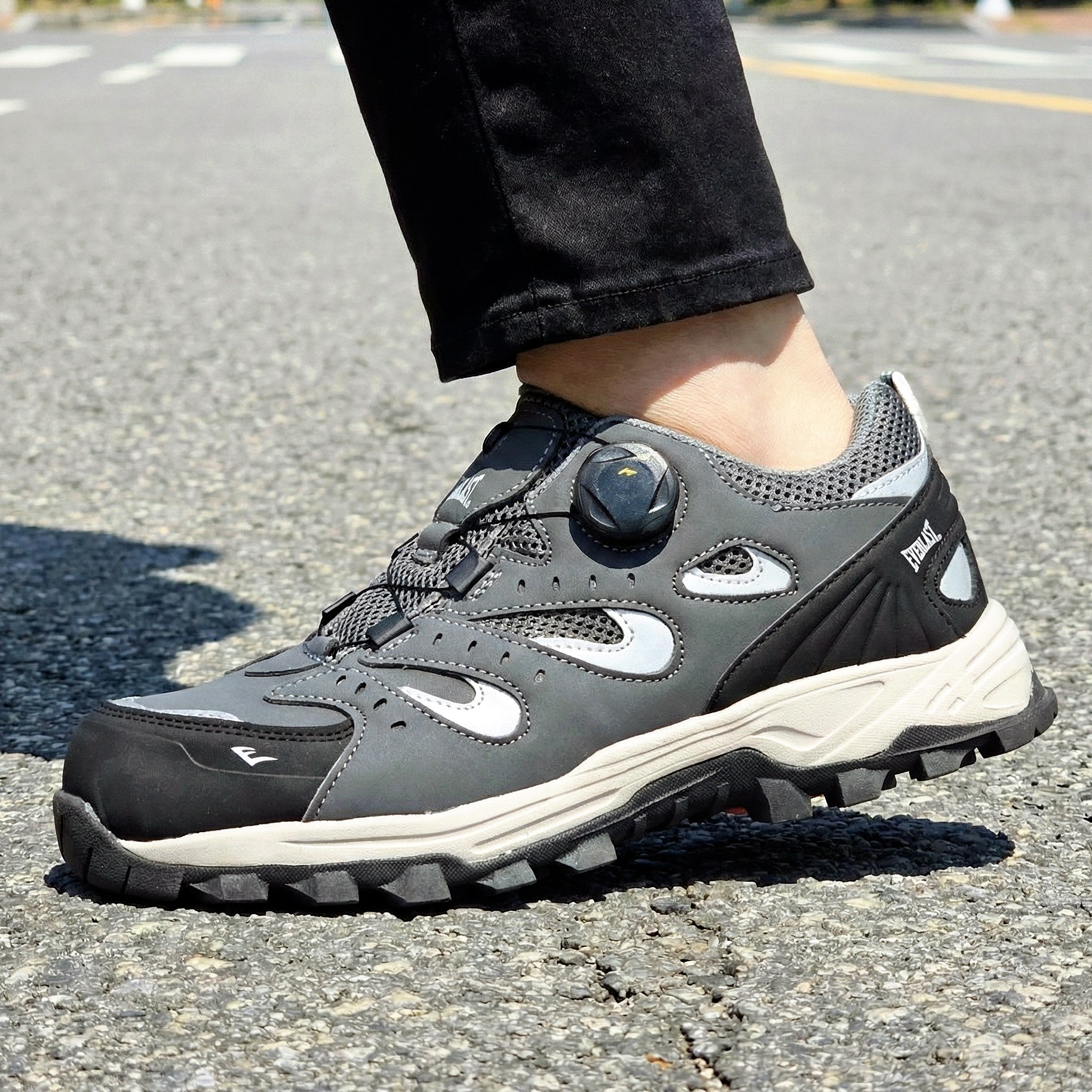 에버라스트 남자 다이얼 안전화 발편한 경량 작업화 워킹 미끄럼방지 논슬립 작업신발 등산 트레킹화 발등보호 토캡 메쉬 운동화 69,500원