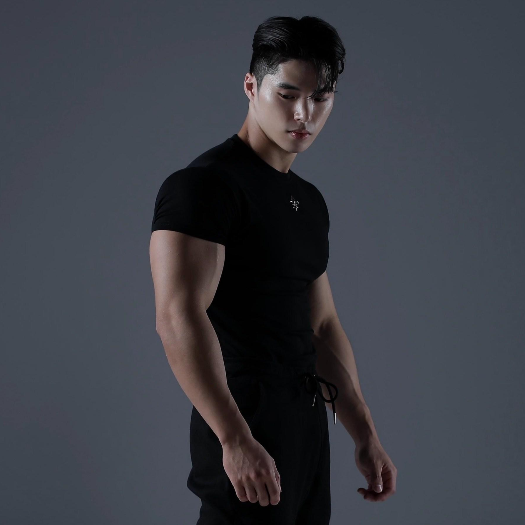 카미드 금형 머슬핏반팔 짐웨어 티셔츠 46,000원