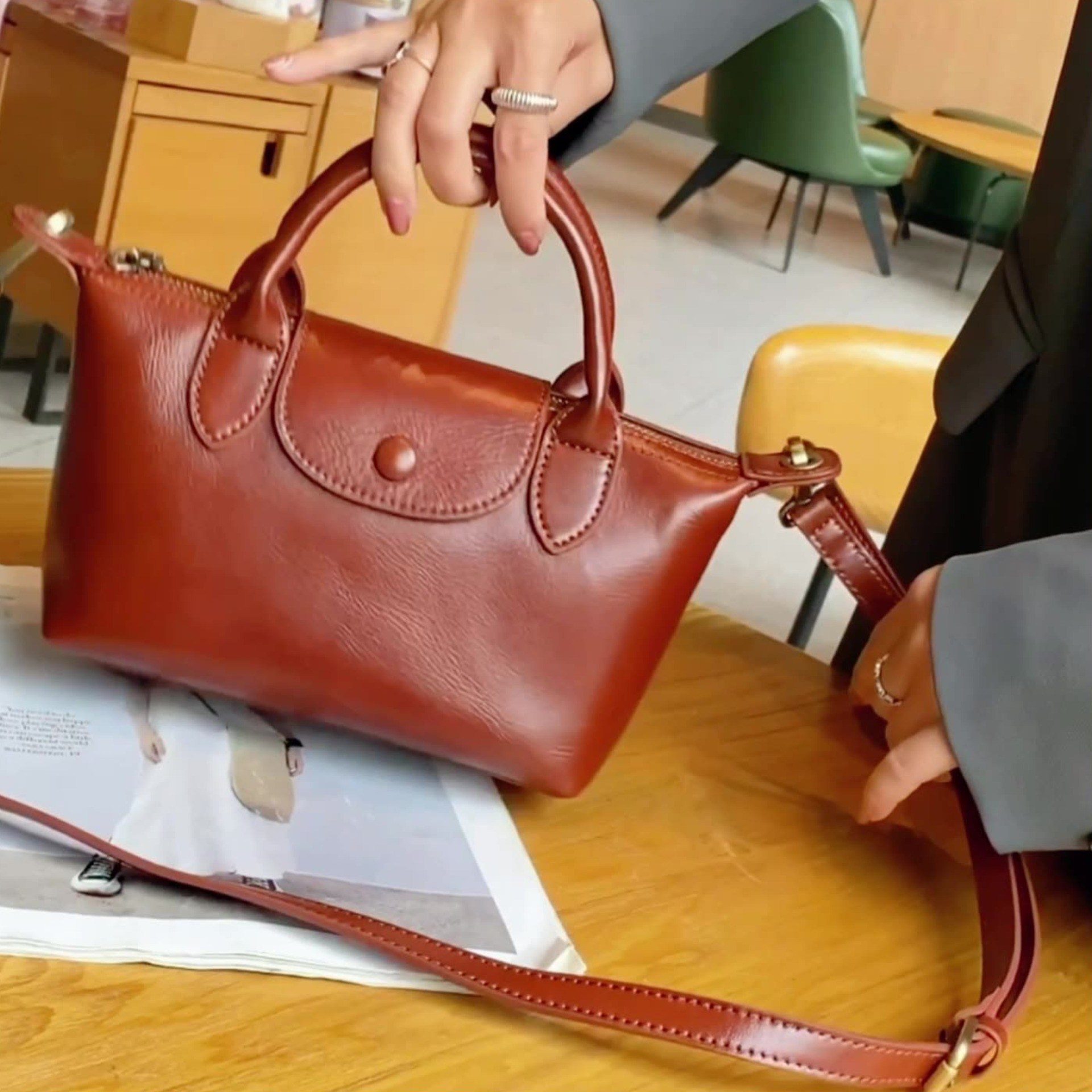 [리얼 소가죽] 클래식 토트 크로스백 - 여성 고급 데일리 미니백 49,000원