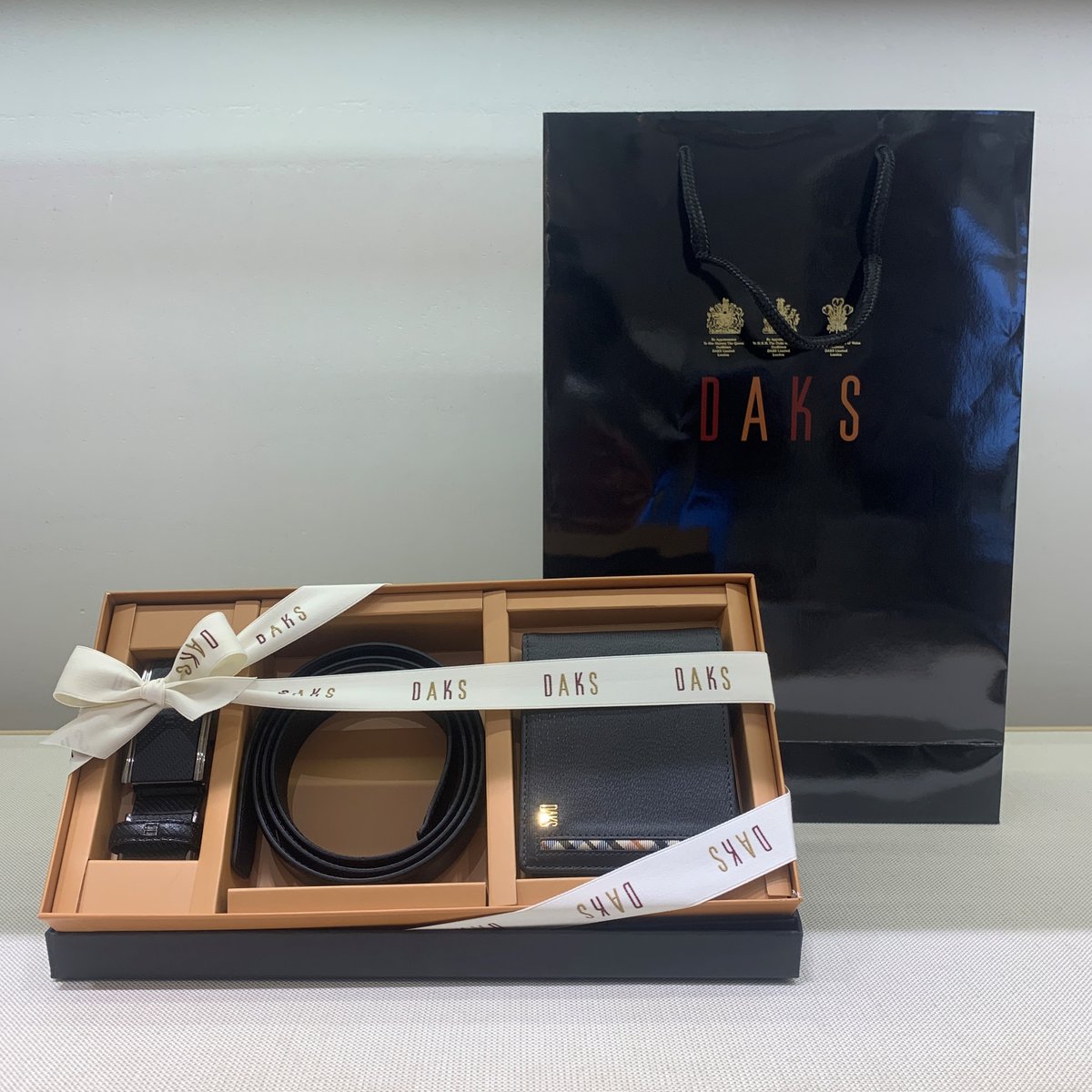 정품 닥스 명품 지갑 선물세트 DBWA0E914W3 DBBE0E992BK 지갑벨트 SET[리본포장+쇼핑백동봉] 가죽 벨트 280,800원