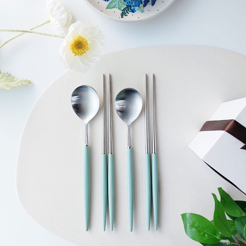 보겐 에펠 2인 커트러리 세트, 실버(헤드) + 다크그린(핸들), 한식숟가락 2p + 젓가락 2p 20,220원