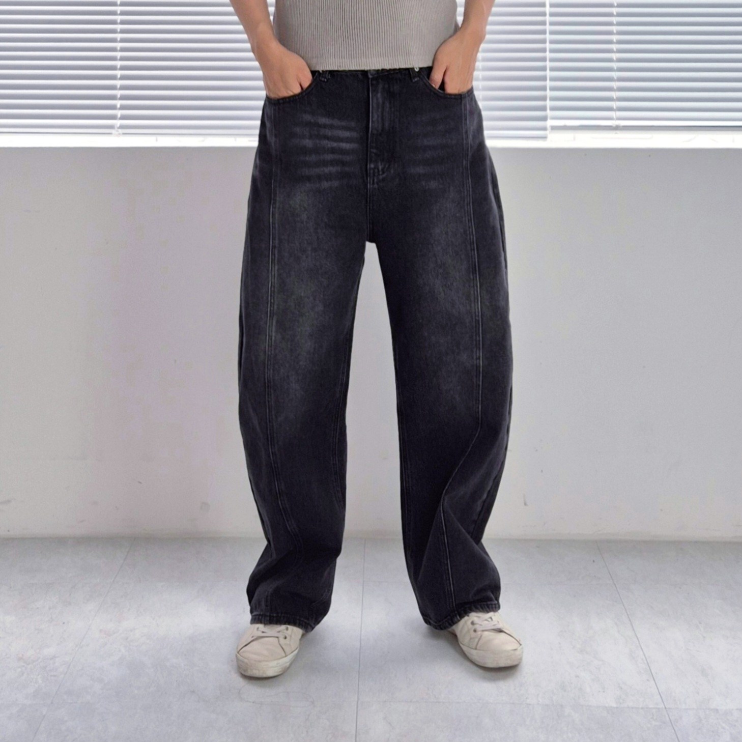 남녀공용 커브드 절개 빈티지 워싱 와이드 데님 팬츠 사계절 루즈핏 청바지 남자 여자 6size 44,900원