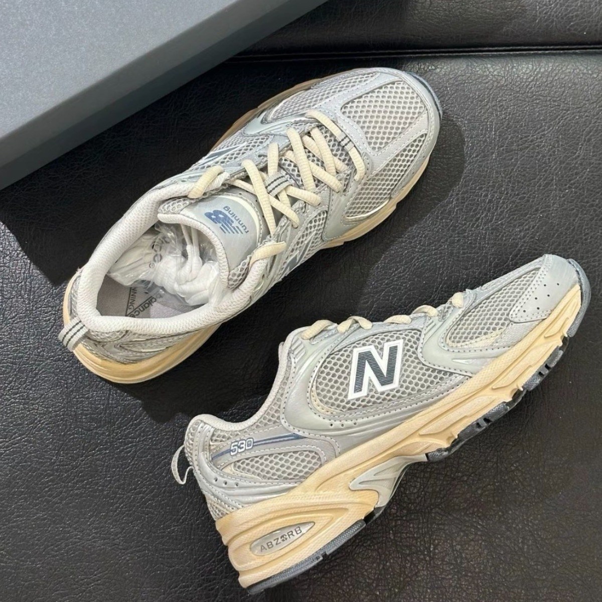 뉴발란스 운동화 530 메탈릭실버 그레이 런닝화 발편한운동화 편한신발 스니커즈 굽있는운동화 172,590원