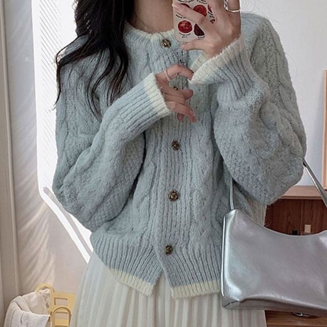 여성 클래식 꽈배기 라운드넥 케이블 니트 가디건 42,500원
