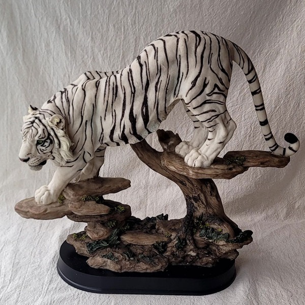 대형 백두산 백호 호랑이 장식품 장식 조각상 거실 풍수 인테리어 소품 개업 집들이 선물 180,000원