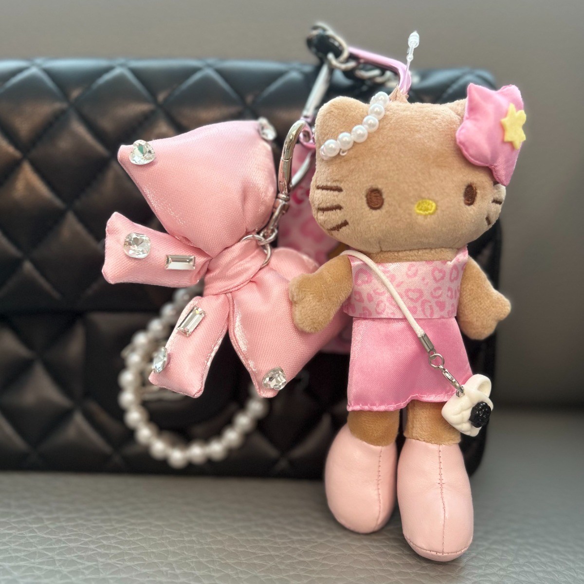 산리오 정품 헬로키티 키링+인형용 미니 크로스백+진주리본 3종 세트 20,500원