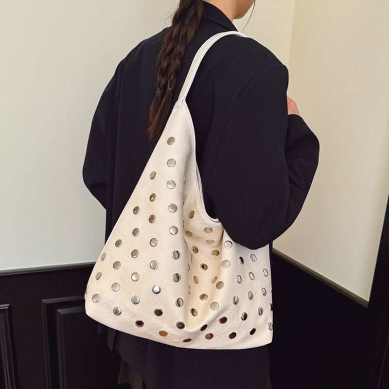 여자 데일리 숄더백 대용량 통근백 심플 패션 도트 쇼퍼백 캐주얼 토트백 9,900원