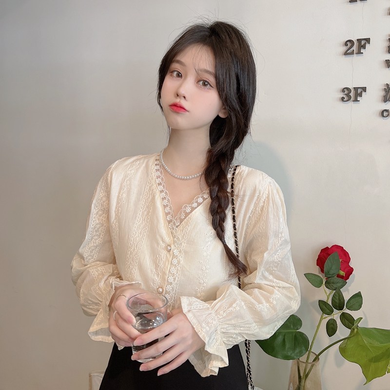 비아이와이 여성 봄가을 브이넥 레이스 긴팔 티셔츠 데일리룩 DH1279 29,800원