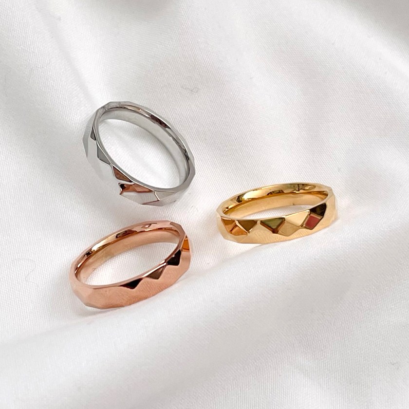 써지컬스틸 4mm 롬버스 컷팅 커플반지 우정링 9,900원