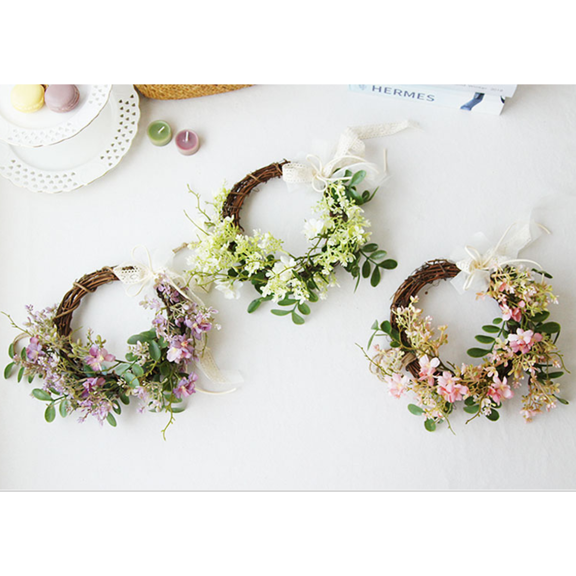 허니상점 에이프릴 조화 리스 생화같은 꽃 문 현관 장식 홈데코 벽걸이 /3color 33,000원