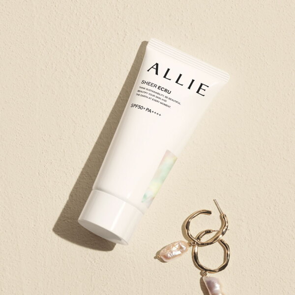 알리 크로노 뷰티 톤업 UV 선크림 03 쉬어에크루 SPF50+PA++++ 17,500원