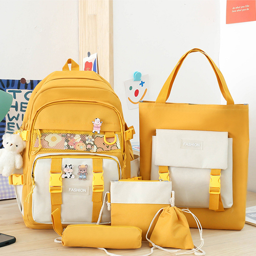 신나몰 학생 가방 백팩 5종 + 키링인형 + 뱃지 25,900원