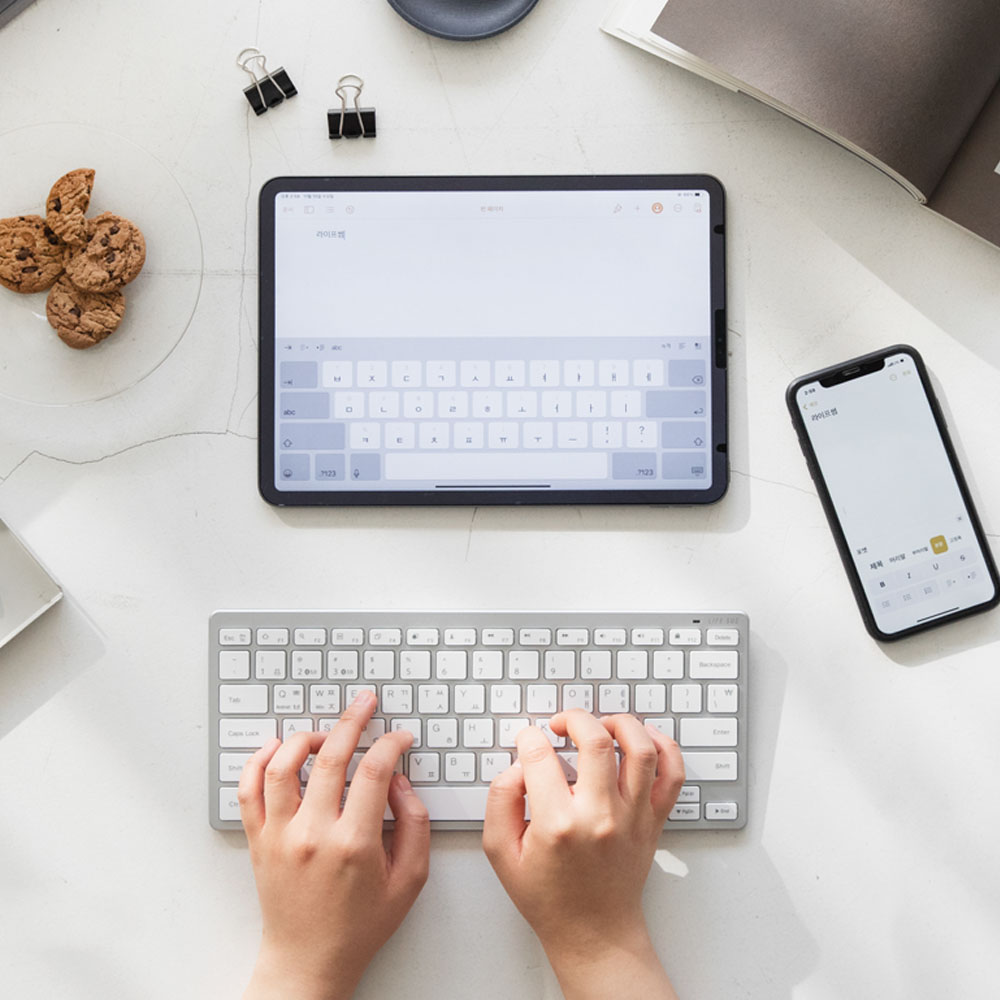 라이프썸 미니 블루투스 키보드(LFS-HA43) C타입 충전식 휴대용 3대기기 멀티 페어링 저소음 19,900원