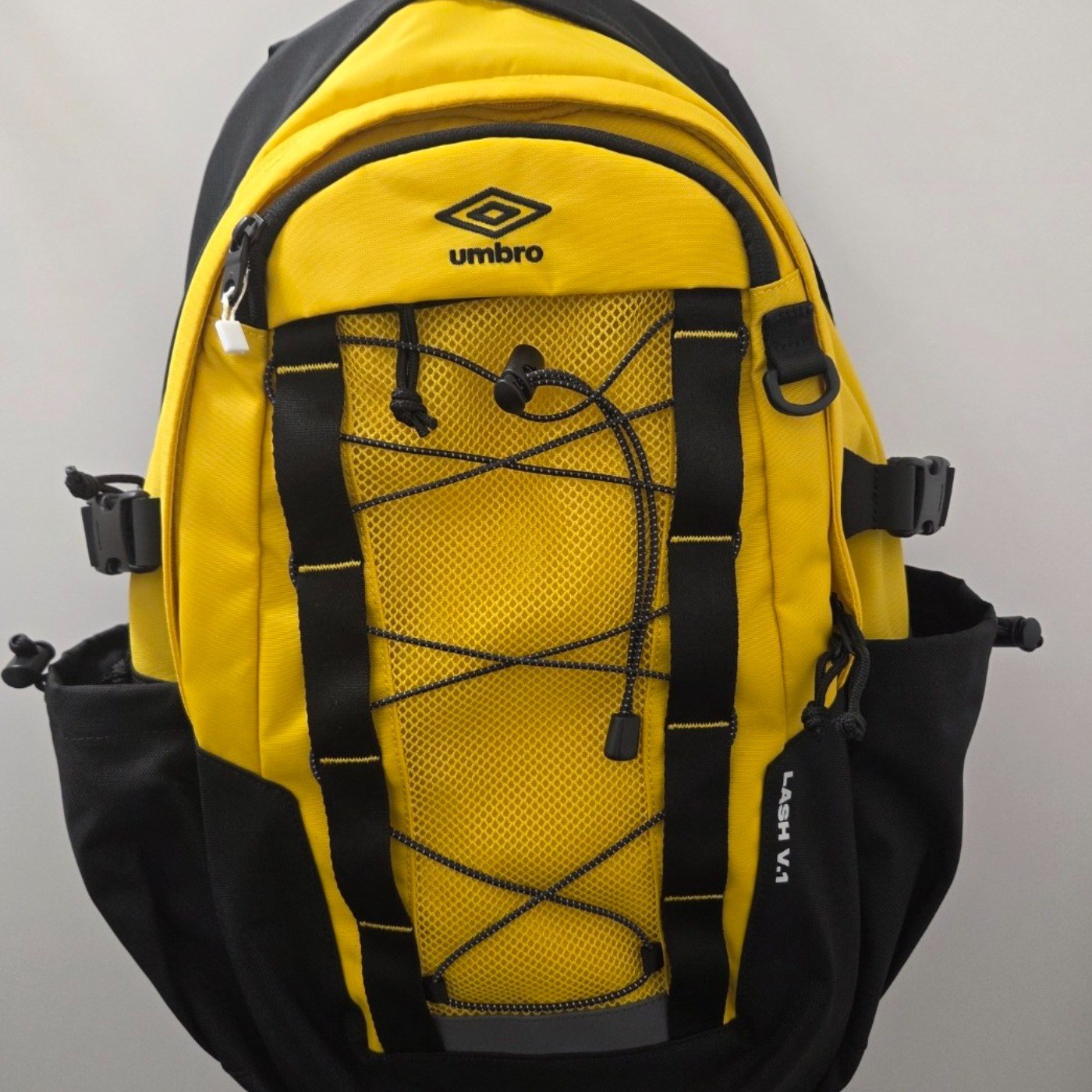 (국내백화점판) UMBRO 엄브로 26년 남녀공용 래쉬 백팩 31L, 노트북 파우치 구성 UR123CBP10 152,100원