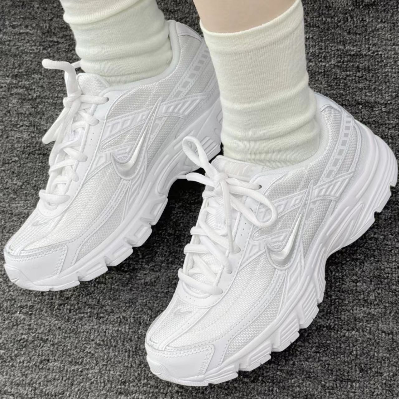 나이키 이니시에이터 트리플 화이트 운동화 80,220원