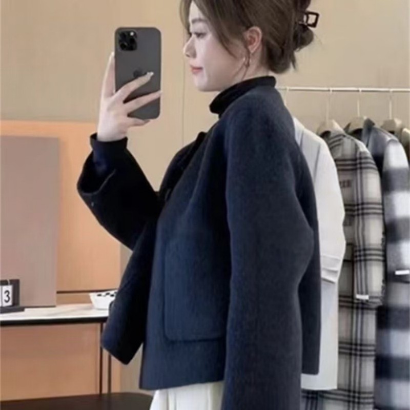 프리미엄 여성 오버핏 모직 자켓 크롭 기장 모던 코트 데이트용 우아한 디자인 31,800원